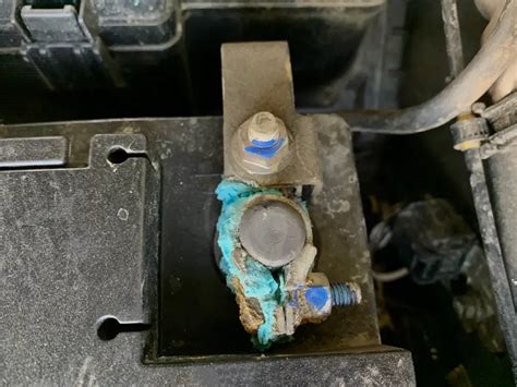 5 Signs Your New Car Battery Is Faulty | CARS24