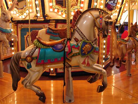 Carousel Using HTML and CSS 的图像结果
