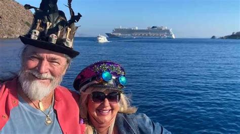 american couple sold wealth to travel in sea : 2023-12-28 | Aajkaal ...