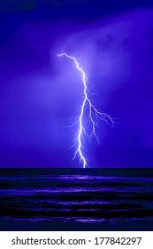 Lightning Over Water 的图像结果