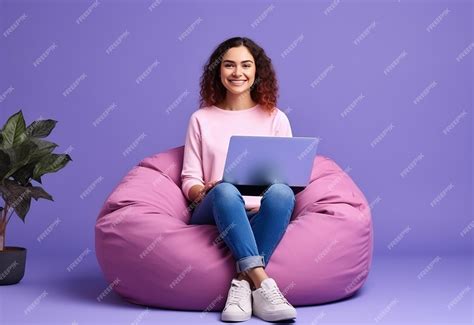 Happy Lady Using Computer 的图像结果