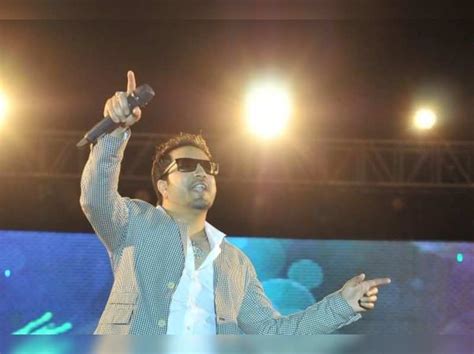 Singer Mika performs at MGIT fest in Hyderabad | Events Movie News ...