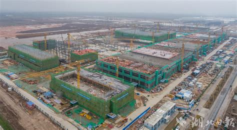 武汉首个大型新能源汽车电池工程 1100多名建设者日夜鏖战，全力推进工程建设-荆楚网-湖北日报网