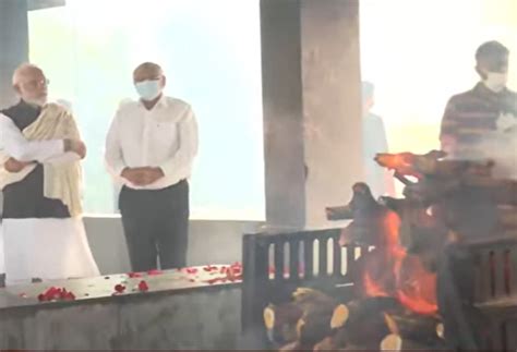 Heeraben Modi Death: Heeraben merged into Panchatatva, PM Modi lit the fire