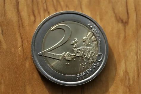 Продать монету за 2 миллиона евро: внимание на кромки