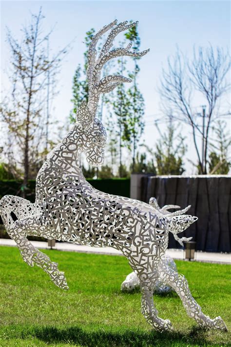 谈不锈钢鹿的象征意义-玉海雕塑