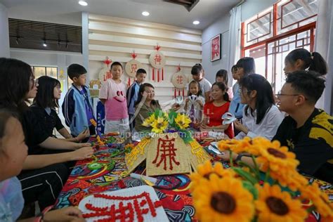 云南陆良：暑假学手工-人民图片网