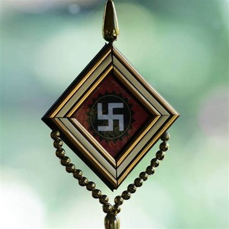 Swastika: ಸ್ವಸ್ತಿಕ್ ಚಿಹ್ನೆ ಮಹತ್ವವೇನು? ಯಾವ ಬಣ್ಣದಲ್ಲಿರಬೇಕು? ಮನೆ ಮುಂದೆ ...