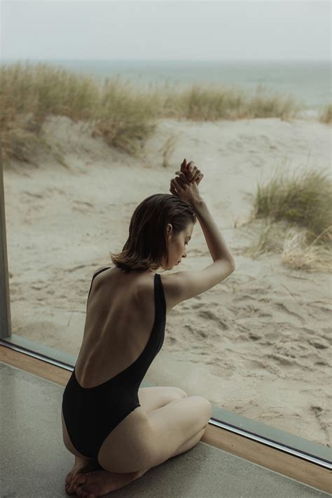 Karoline Leavitt Bathing Suit Photos, Download The BEST Free Karoline ...