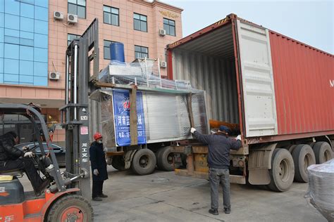 河北客户订购一整套包装设备装车发货－漯河市冠拓机械有限公司