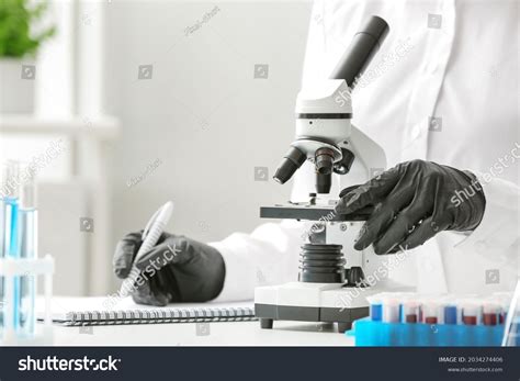 Person Using Microscope 的图像结果