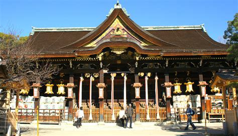20 Most Amazing and Beautiful Shrines To Visit in Japan - lifeberrys.com