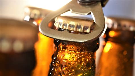 7 Creative Ways to Open a Beer Bottle Without a Bottle Opener