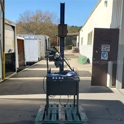 Bencher VP-400 Tripod Light Table | AllSurplus