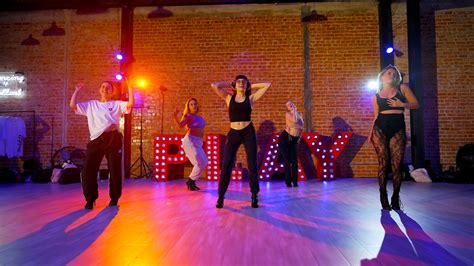 Wee Hours G10 – Nineeva