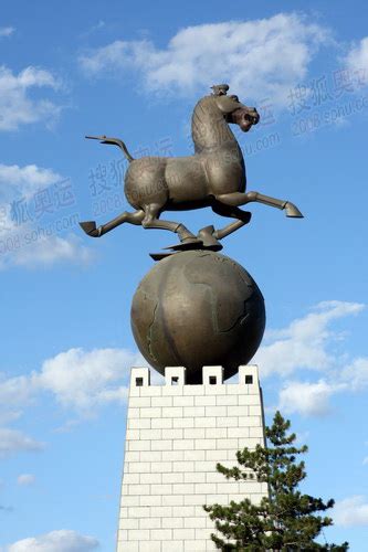 组图：火炬传递城市呼和浩特街景——骏马雕像-搜狐2008奥运