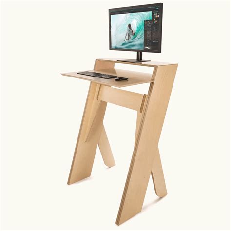 Lambda Standing Desks Are Modern, Minimal, and Easy to Assemble