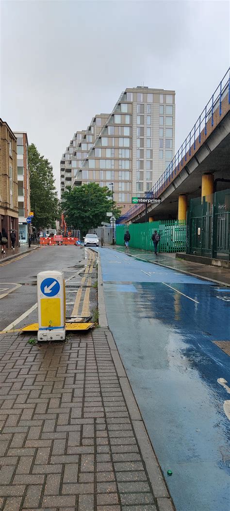 Someone did it again! Car driving up CS3 : r/londoncycling