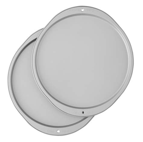 The Best Pizza Pans - Top 5 Picks & Review