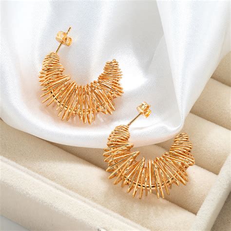 Winding Gold Hoops – Aiza World