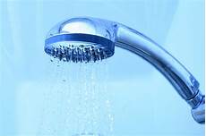 risparmio acqua doccia come calcolare i tempi della doccia e risparmiare acqua risparmio acqua doccia come calcolare i tempi della doccia e risparmiare acqua