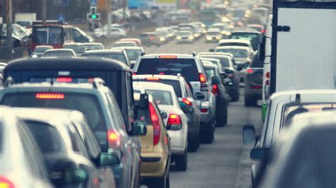 Mumbai-Pune Expressway Traffic Holi Today: Vehicles Choke, Traffic ...