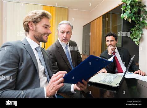 Business People at Work 的图像结果