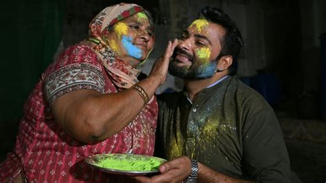 Holi in Pakistan: In a Pakistani desert town, Holi and Ramzan ...