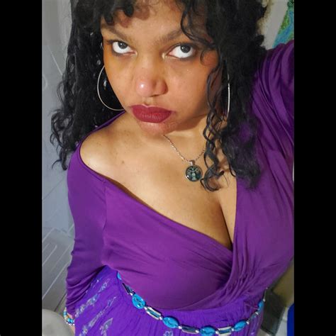 The divine feminine energy is only bout to go up from here 💃🏽🧜🏽‍♀️🌹🌺🔮 : r/blackgirls