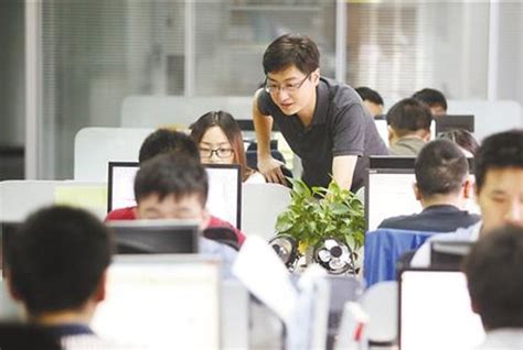 张雪峰公司宣布将实行4天工作制，高考志愿填报规划师有多吃香？