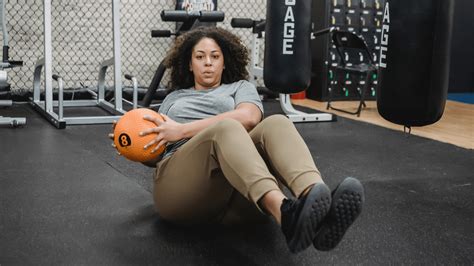 10 Weighted Russian Twists For A Stronger Core - Weight Loss Made Practical