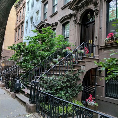 Sex And The City, Carrie Bradshaw's Apt in New York, NY (5 Photos)