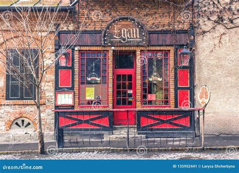 Exterior of Irish Pub editorial photo. Image of brick - 135952441
