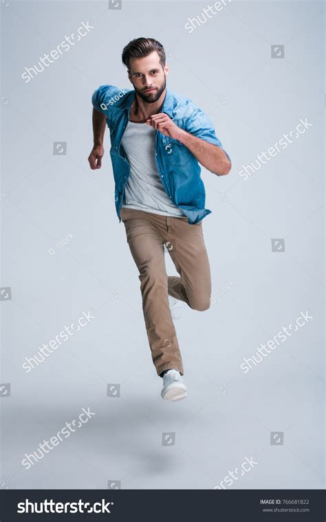 Businessman Running towards Camera 的图像结果