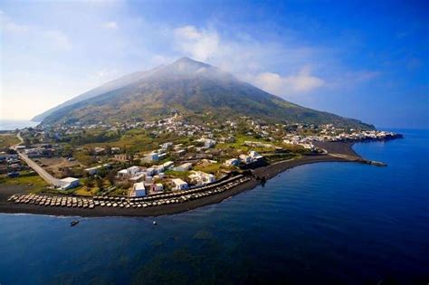 15 Best Italian Islands For The Most Extravagant Holiday