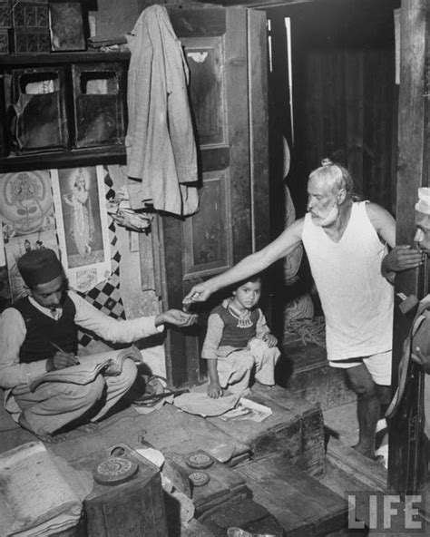 Life, Work and Family of an India Moneylender - Thaal, India 1946 - Old ...