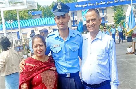 Kangra: अप्पर लम्बागांव के सुशांत वायु सेना में बने फ्लाइट लैफ्टिनैंट ...