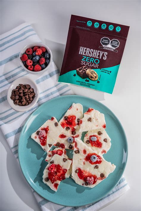 Snack de yogurt con HERSHEY'S ZERO SUGAR