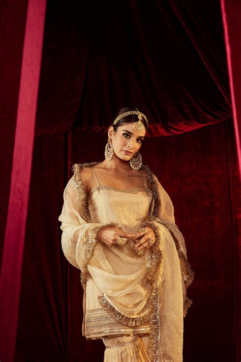 Sultana Sleeveless Sharara Set – Roze