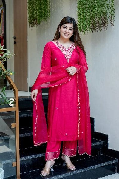 Women's Rani Pink Viscose Chanderi Embroidered Kurta Set – Trendia