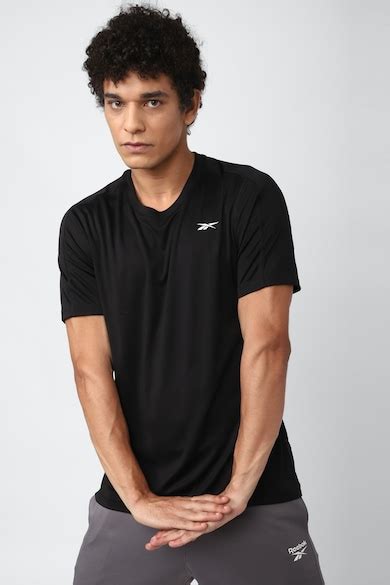 Reebok India Official | Reebok Men T Shirt Online at reebok.abfrl.in ...