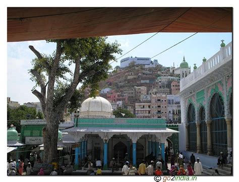 go2india.in : Inside the Ajmer Dargha