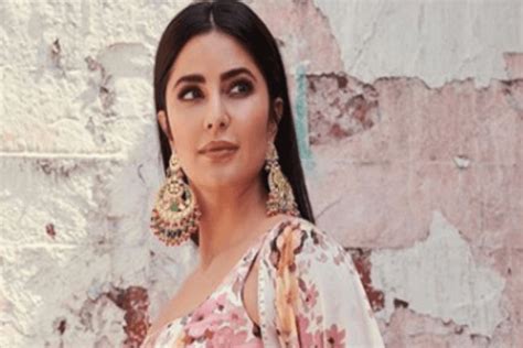 Katrina Kaif loses her cool at paps, scolds them - IBTimes India