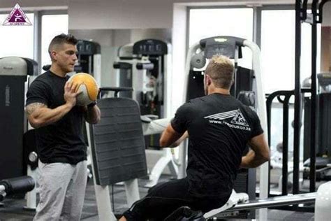 Difference Between Personal Trainer & Gym Instructor | Trifocus