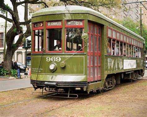 How to Take the St Charles Streetcar in New Orleans