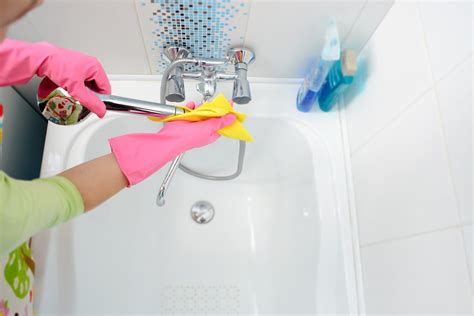 How to Remove Soap Scum + The Best Soap Scum Removers