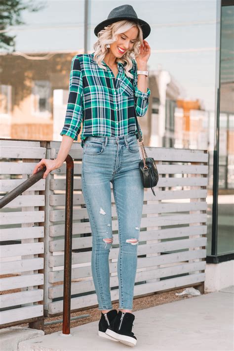 10 Ways to Wear a Flannel Shirt This Fall - Straight A Style