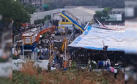 नीचे दबा है 'पेट्रोल बम'! मुंबई में दैत्य बनकर गिरा होर्डिंग बढ़ा रहा ...