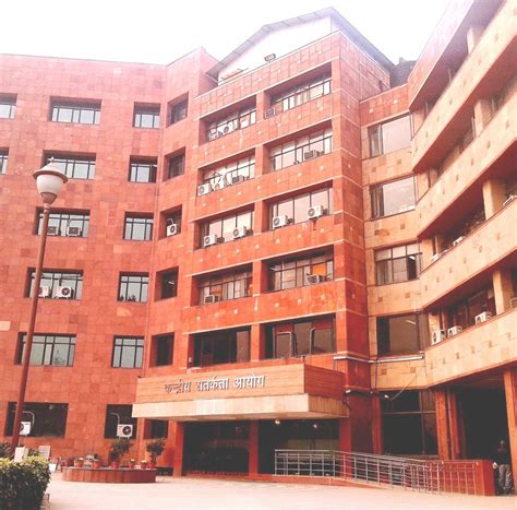 Govt employees' banking transaction over Rs. 10 lakh invites scrutiny ...