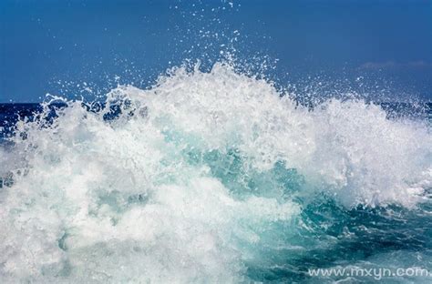 巨大的海洋波浪冲高清图片下载-正版图片505614232-摄图网